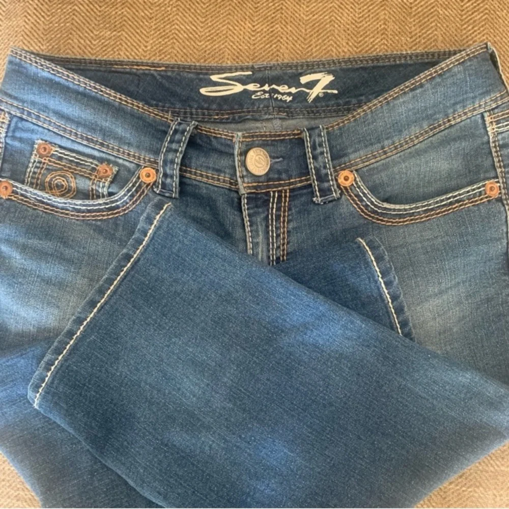 Excellent Preowned Condition Seven7 Capri Jeans Size 10. Very Cute.